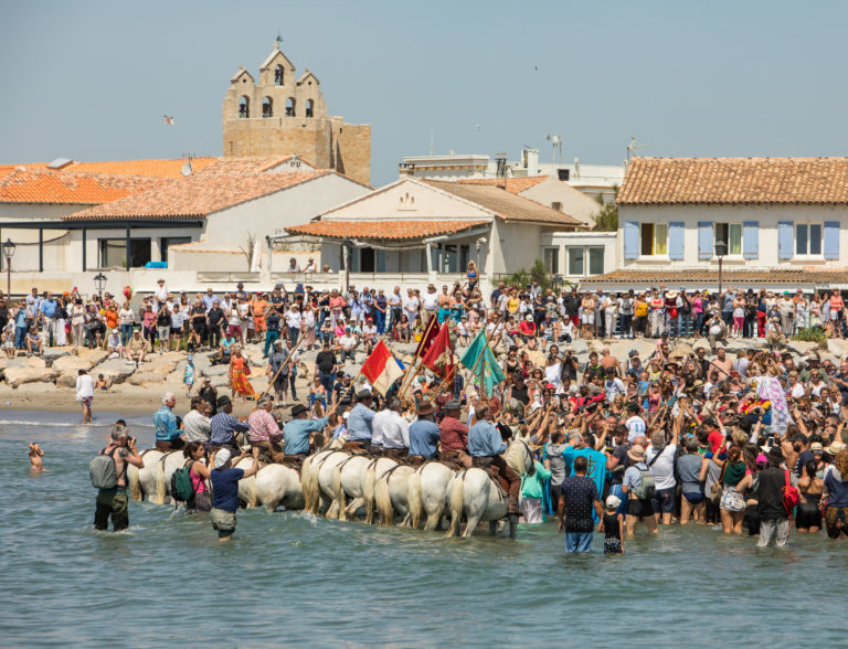 Les pèlerinages aux Saintes Maries de la Mer Gitans et Provençaux