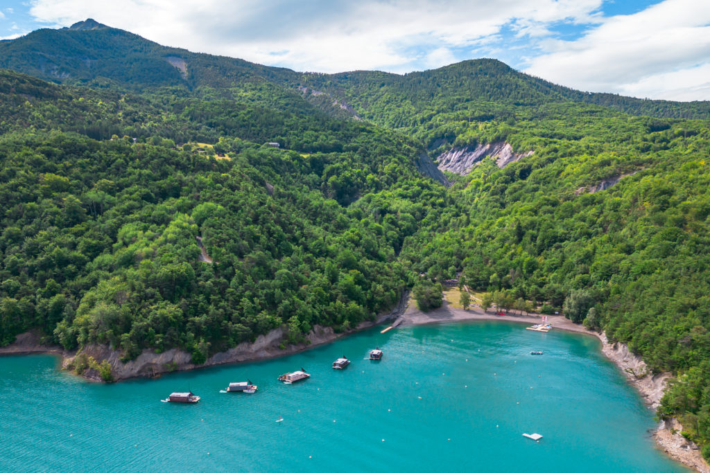 où dormir au bord du lac de serre ponçon 