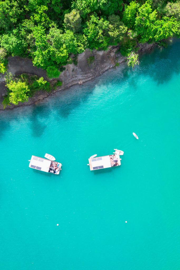 Toues cabanées du lac de Serre Ponçon