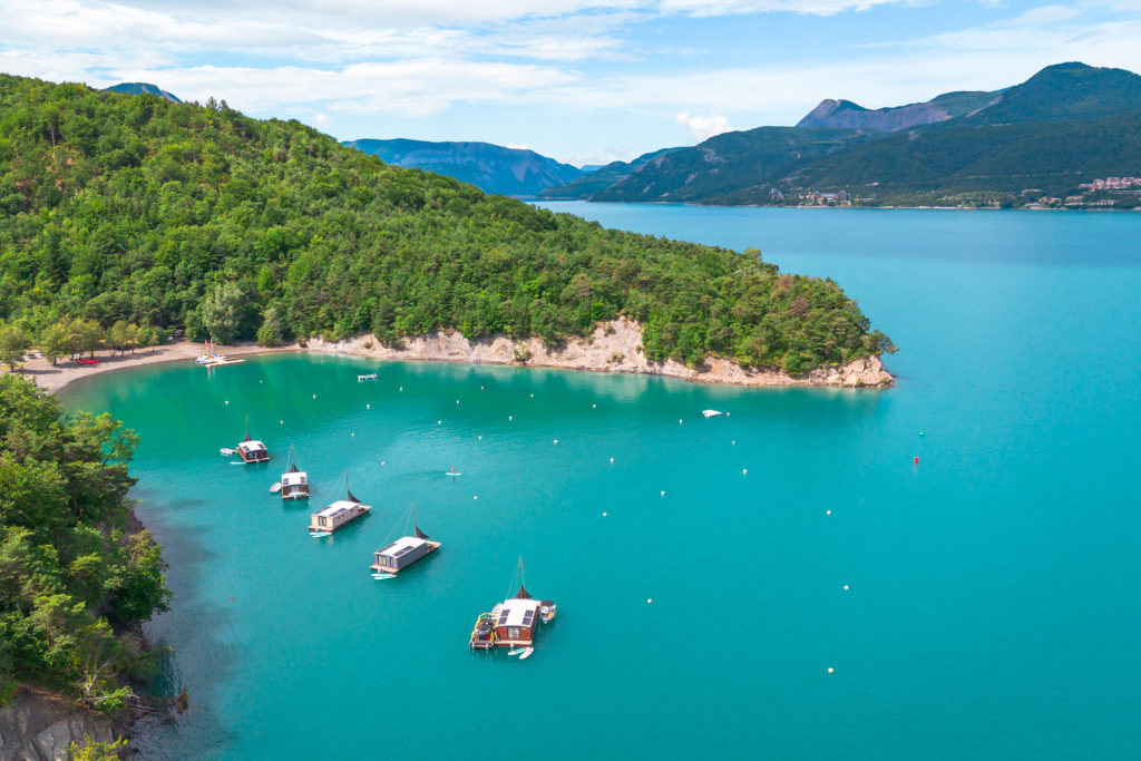 Où dormir au bord du lac de Serre-Ponçon ? 