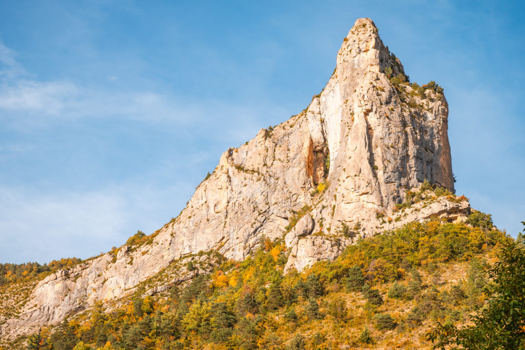 Un voyage d'automne à vélo dans les Baronnies provençales, à la rencontre des artisans et agriculteurs de ce terroir entre Alpes et Provence.