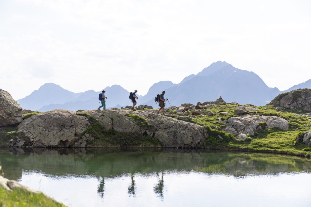 Faire le GR54, grand tour de l'Oisans et les Écrins : récit jour par jour de la randonnée et conseils pour vivre cette sublime aventure. 