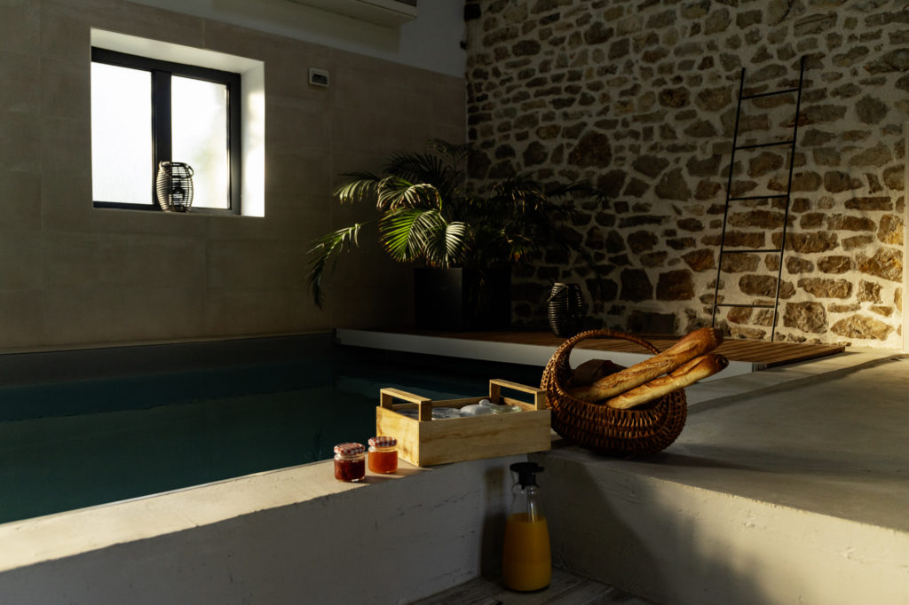 Le plus bel hébergement insolite du Lot ? Les Hauts de Bagadou, gîte luxueux avec piscine et jacuzzi près de Martel