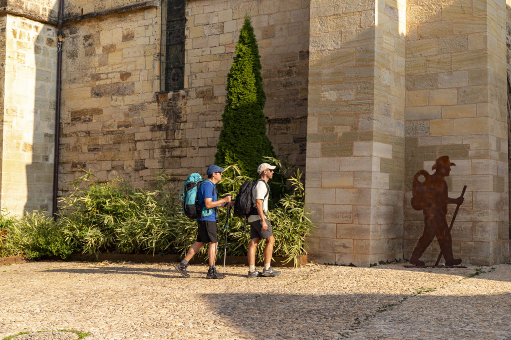 Sur les chemins de Saint Jacques dans le Lot : arpenter le GR652 au départ de Rocamadour, un sentier riche et méconnu vers Compostelle. 