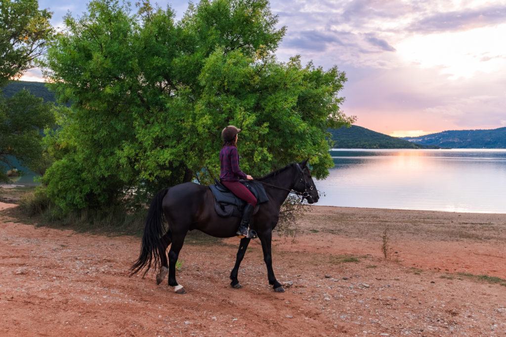 Au coeur du Verdon : que voir et que faire autour du lac de Sainte Croix ? Activités outdoor et bonnes adresses autour de Moustiers Sainte Marie et Aiguines 