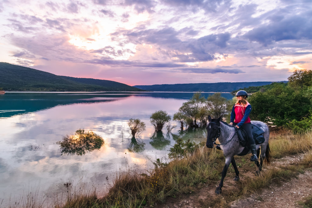 Au coeur du Verdon : que voir et que faire autour du lac de Sainte Croix ? Activités outdoor et bonnes adresses autour de Moustiers Sainte Marie et Aiguines 