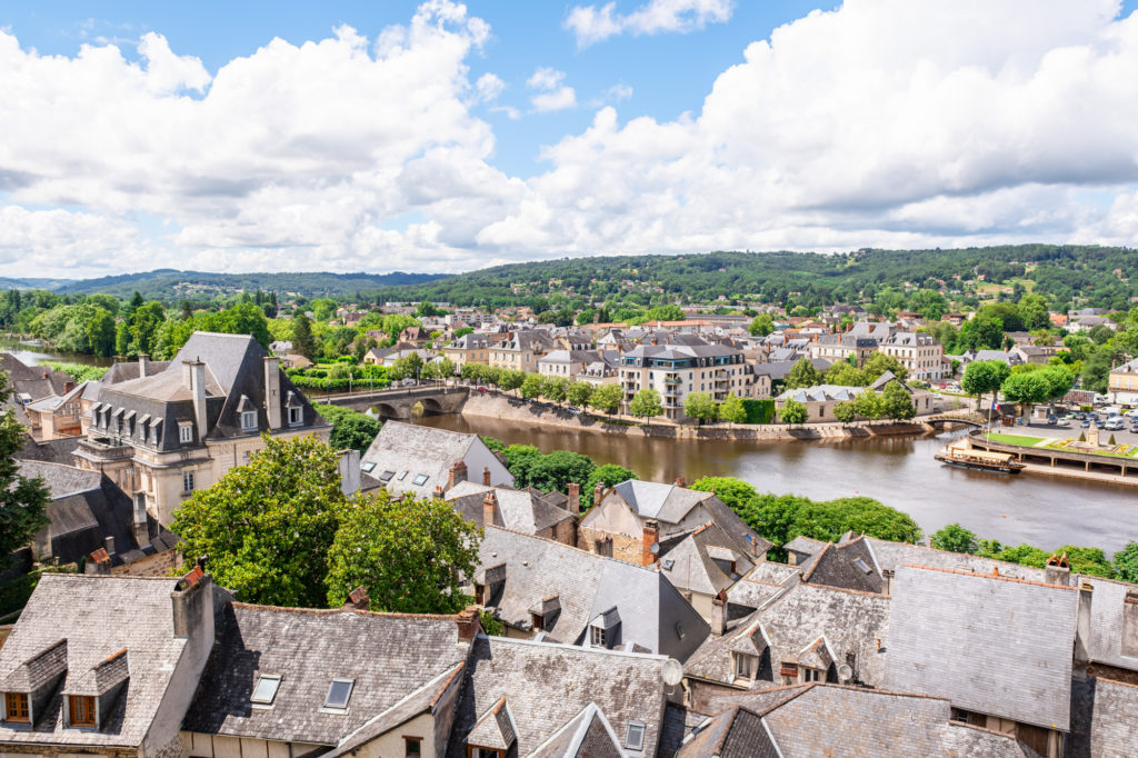 Mit Ihrem Hund durch die Dordogne: Die besten Plätze für Hundeliebhaber