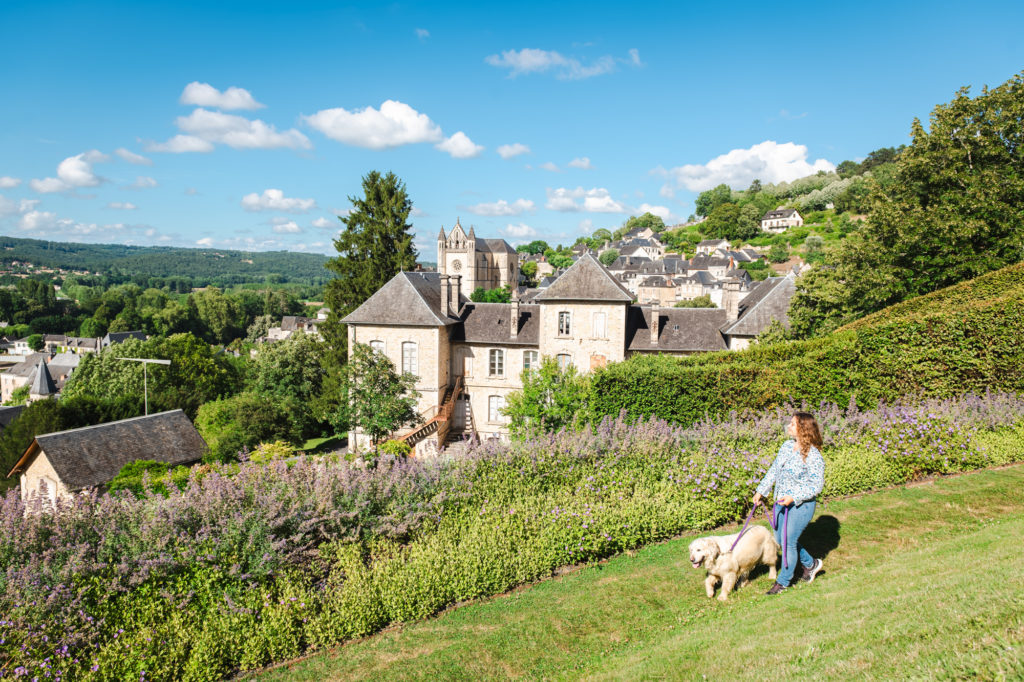 Mit Ihrem Hund durch die Dordogne: Die besten Plätze für Hundeliebhaber