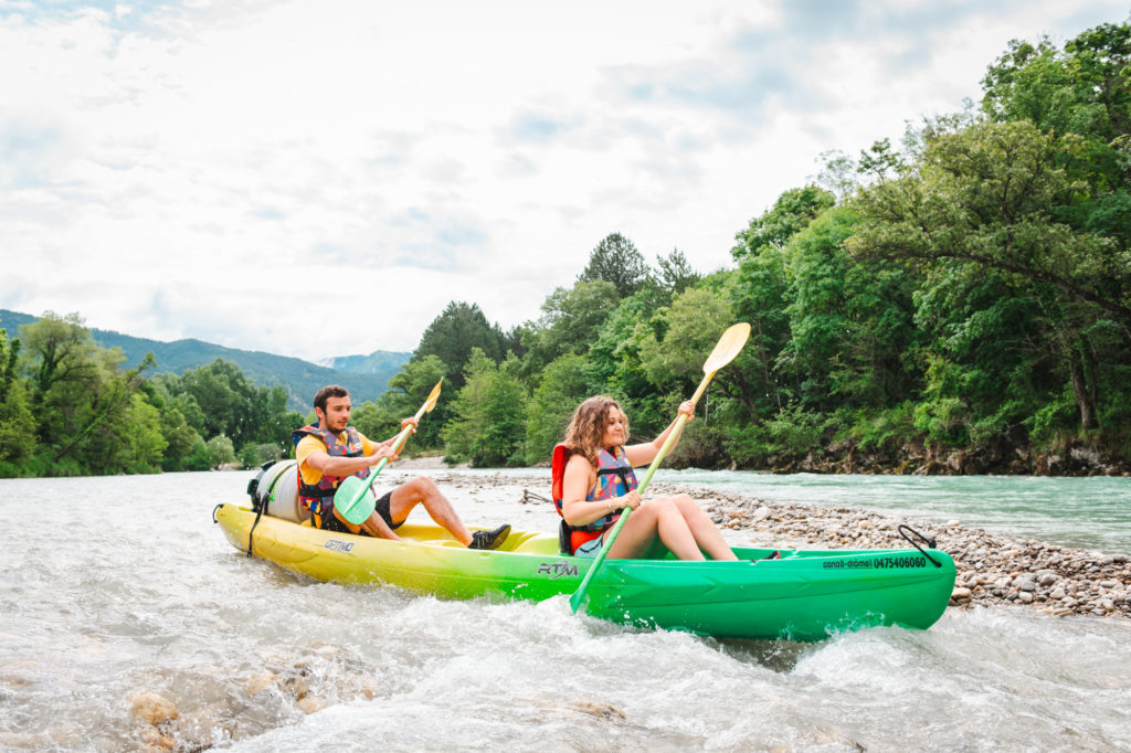 Que voir et que faire en vallée de la Drôme ? Kayak sur la Drôme