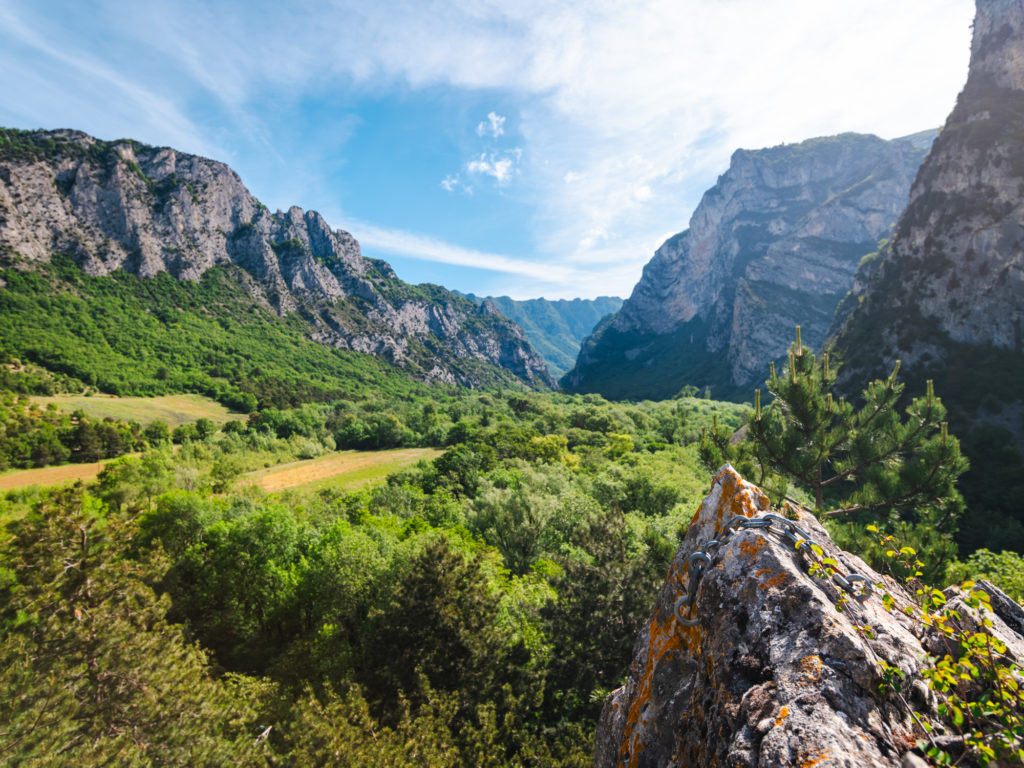 Que voir et que faire en vallée de la Drôme ? escalade en forêt de saoû